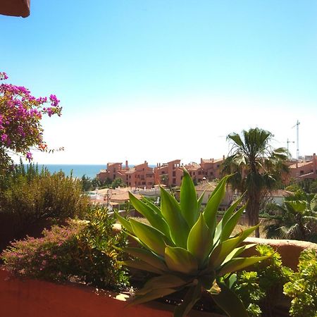 Bahia Beach Apartments Estepona Oda fotoğraf