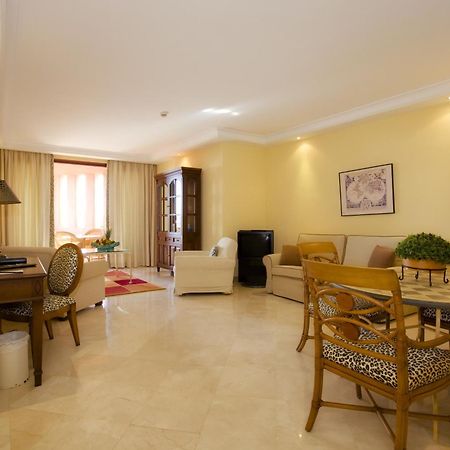 Bahia Beach Apartments Estepona Oda fotoğraf