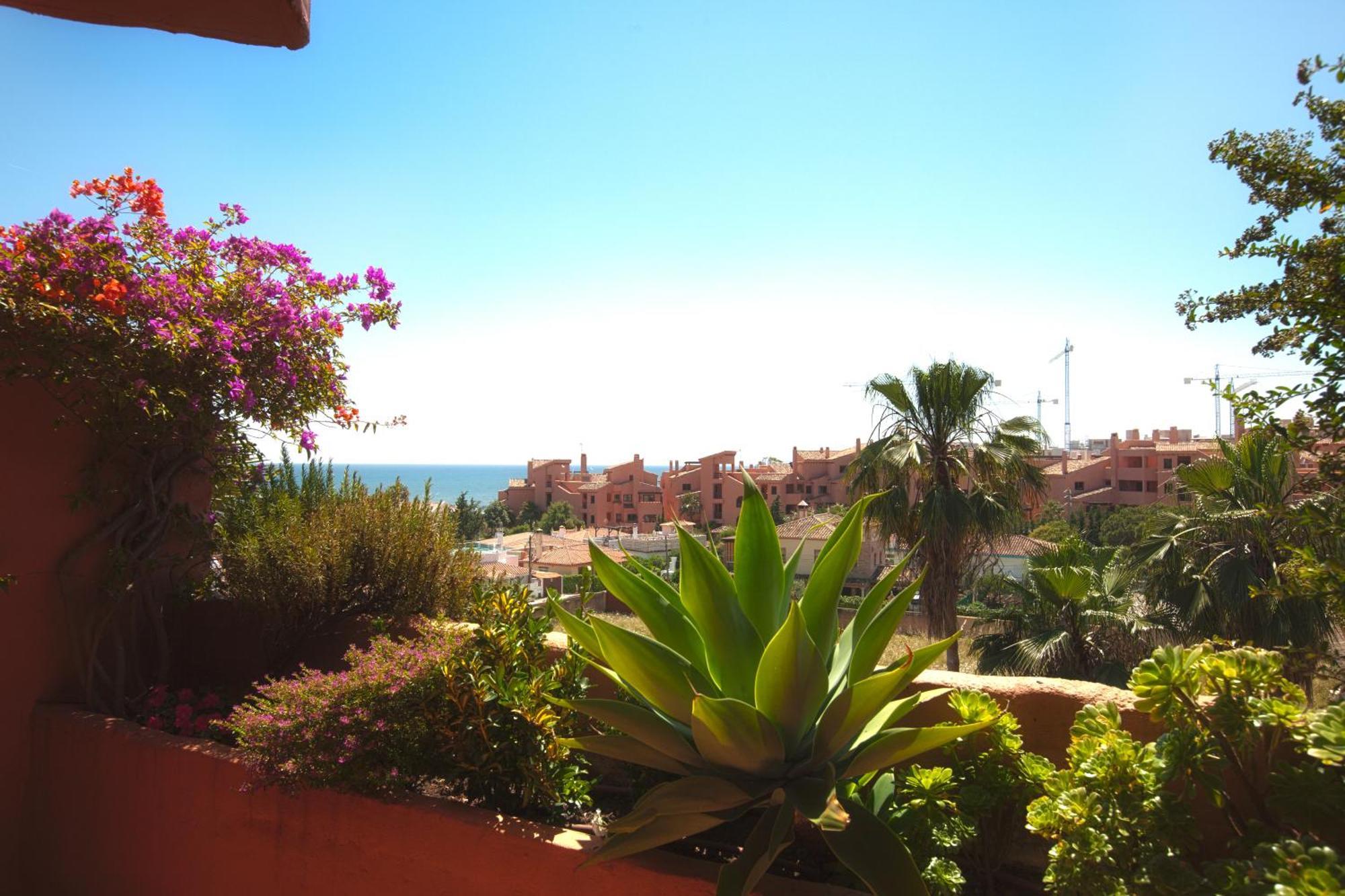 Bahia Beach Apartments Estepona Oda fotoğraf