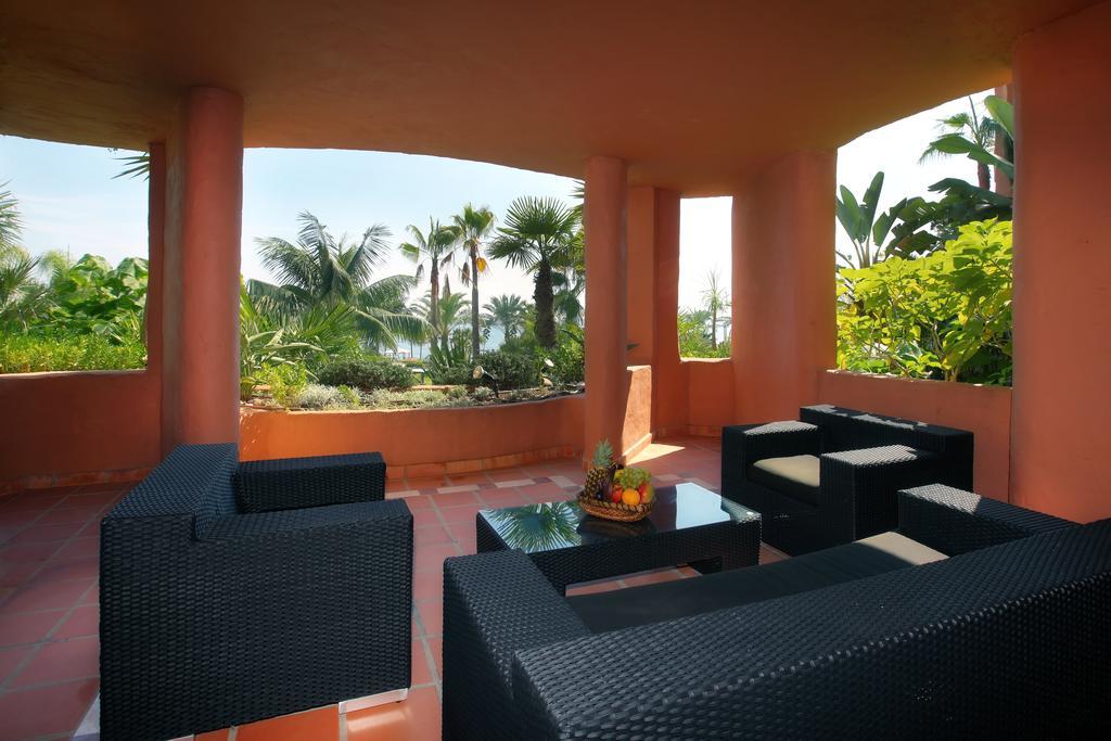 Bahia Beach Apartments Estepona Oda fotoğraf
