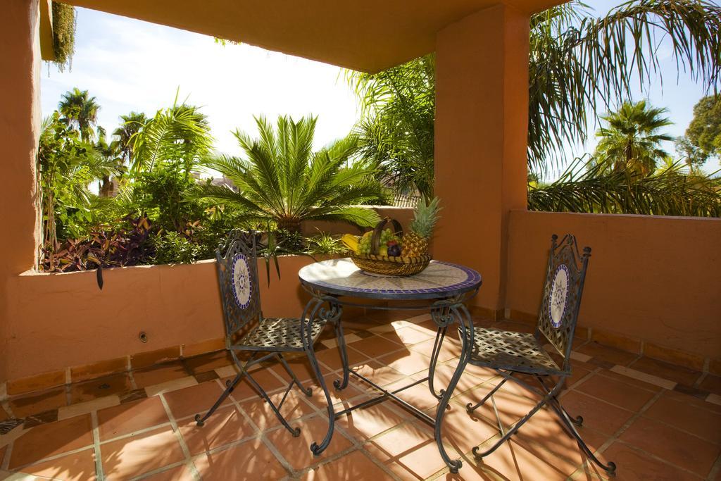 Bahia Beach Apartments Estepona Oda fotoğraf