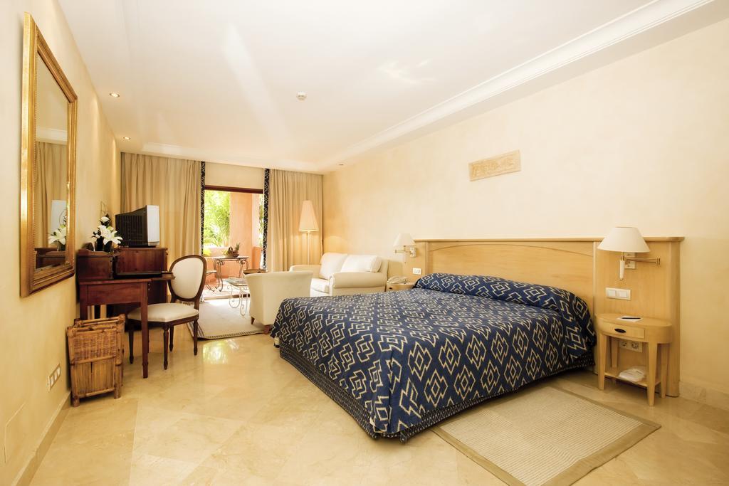 Bahia Beach Apartments Estepona Oda fotoğraf