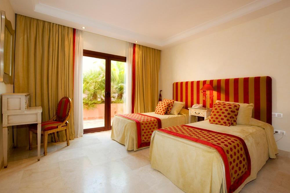 Bahia Beach Apartments Estepona Dış mekan fotoğraf