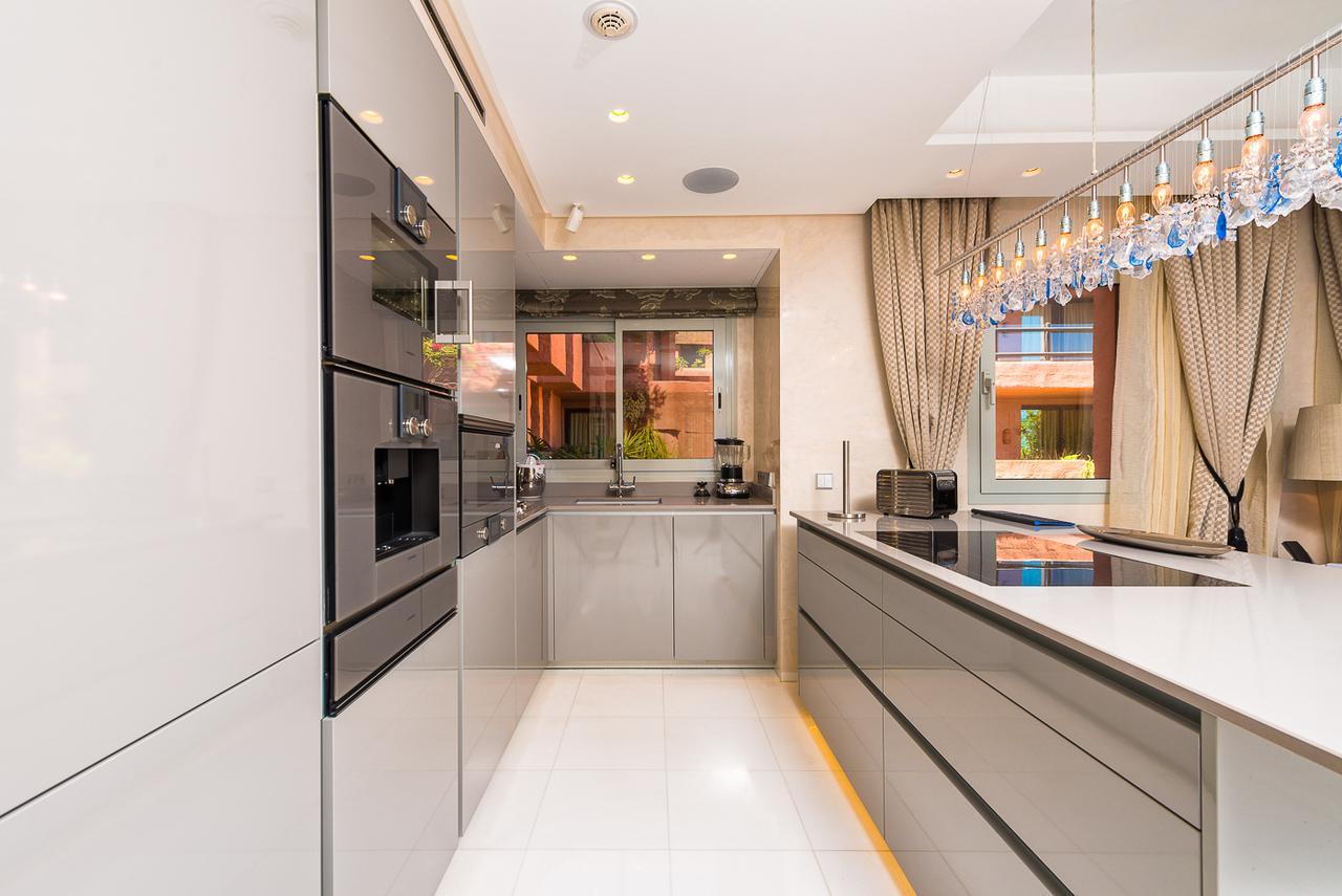 Bahia Beach Apartments Estepona Dış mekan fotoğraf