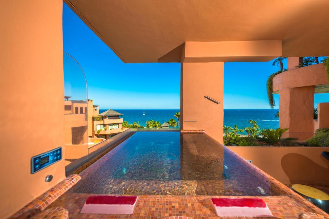 Bahia Beach Apartments Estepona Dış mekan fotoğraf