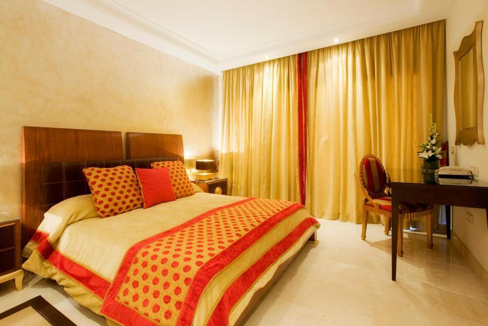Bahia Beach Apartments Estepona Dış mekan fotoğraf