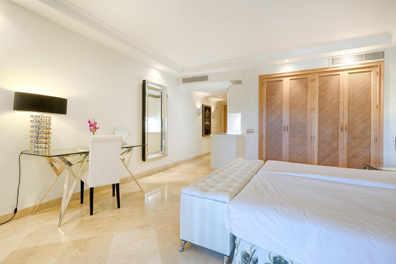 Bahia Beach Apartments Estepona Dış mekan fotoğraf